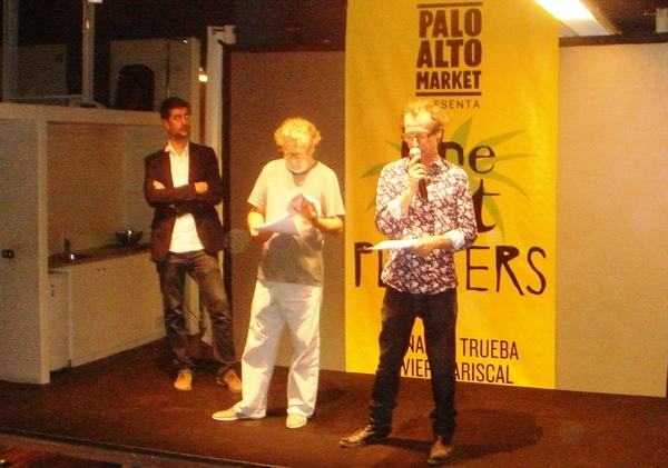 Pedrín Mariscal (Director Palo Alto Market) en la presentación del Moritz Art Players, a su izquierda Javier Mariscal.